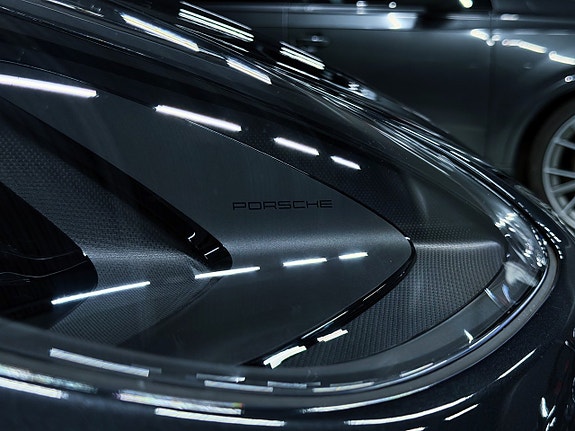 Porsche Macan 29 of 29
