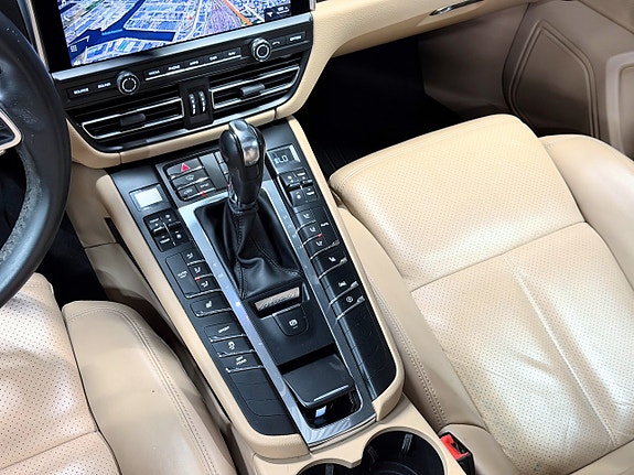Porsche Macan 11 of 29