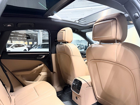 Porsche Macan 25 of 29