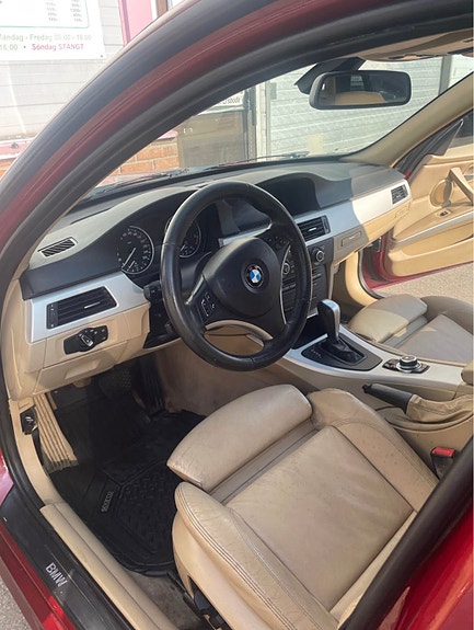 BMW 320d 4 of 6