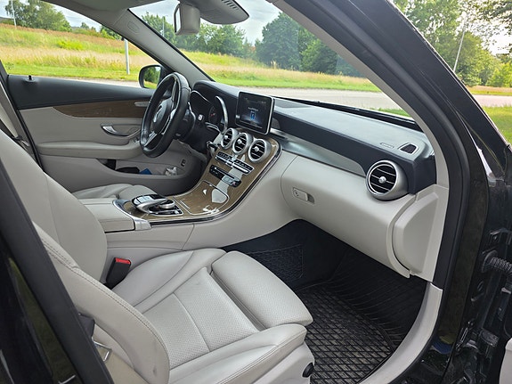 Mercedes-Benz C220 9 of 14