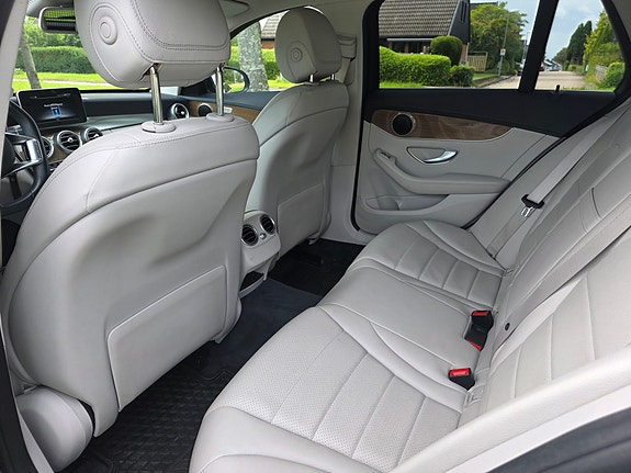 Mercedes-Benz C220 14 of 14