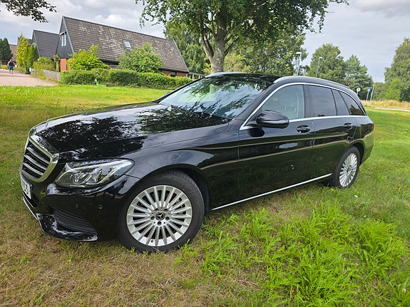 Mercedes-Benz C220 2 of 14