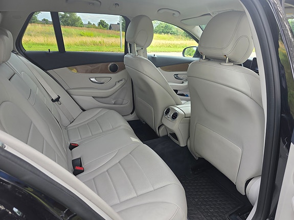 Mercedes-Benz C220 10 of 14