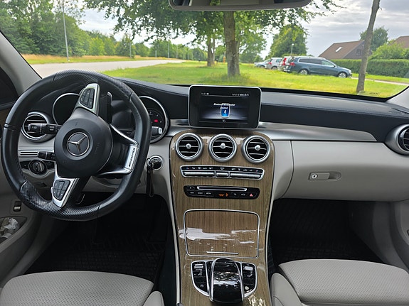 Mercedes-Benz C220 12 of 14