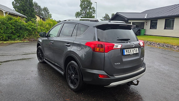 Toyota RAV4 3 of 6