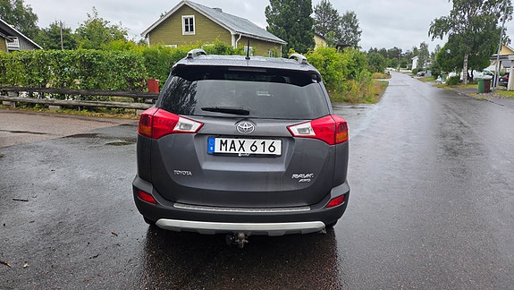 Toyota RAV4 4 of 6