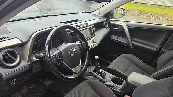 Toyota RAV4 5 of 6