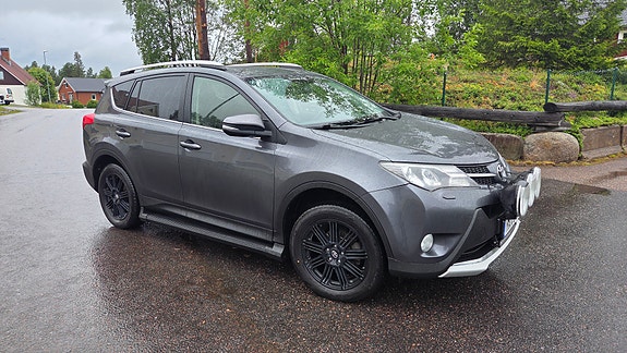Toyota RAV4 2 of 6
