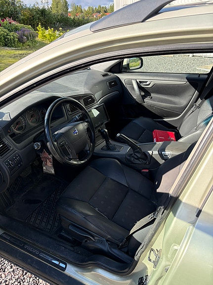 Volvo V70 4 of 5