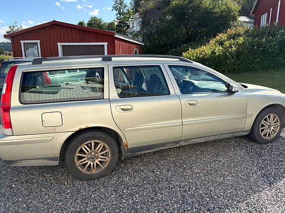 Volvo V70 3 of 5