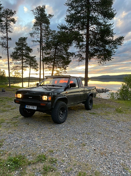 Nissan King Cab 2 of 3