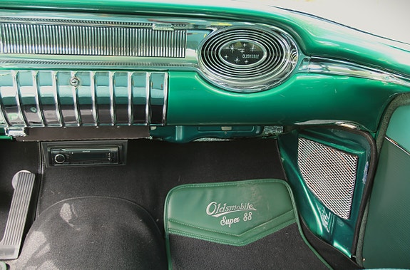 Oldsmobile 88 13 of 27