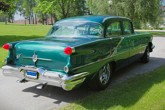 Oldsmobile 88 5 of 27