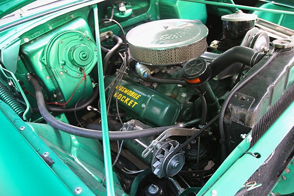 Oldsmobile 88 17 of 27