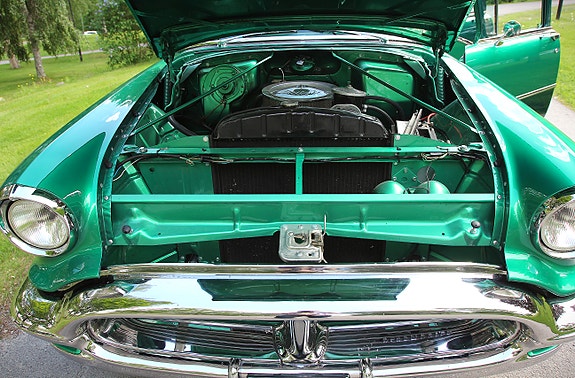 Oldsmobile 88 16 of 27