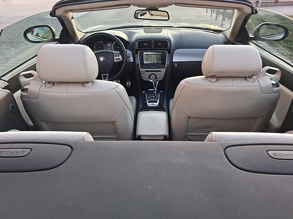 Jaguar XKR 12 of 12