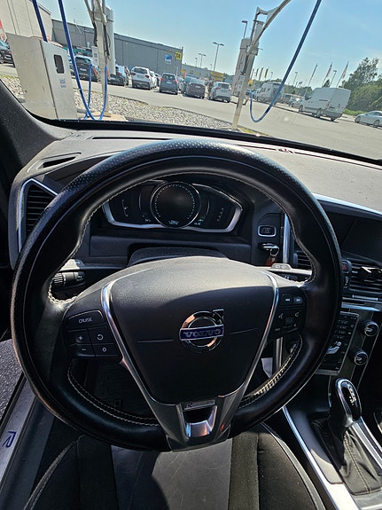 Volvo XC60 13 of 19