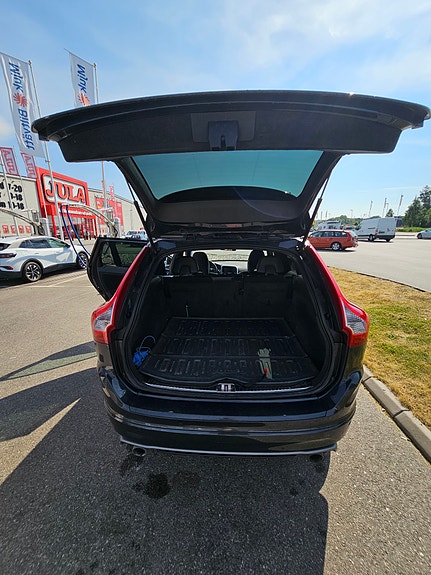 Volvo XC60 7 of 19
