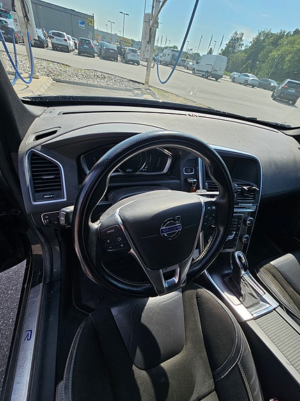 Volvo XC60 14 of 19