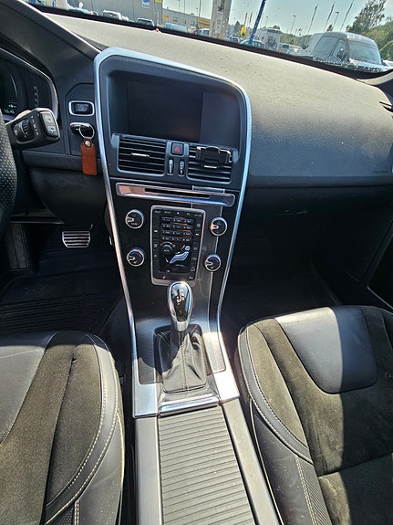 Volvo XC60 16 of 19