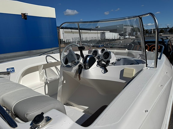 Quicksilver by Örnvik 500 CLX Commander 7 of 8