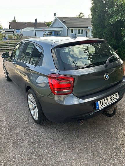 BMW 118d 3 of 5
