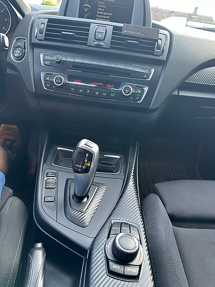 BMW 118d 2 of 5