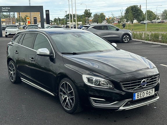 Volvo V60 2 of 5