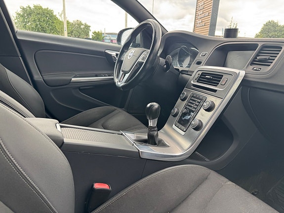 Volvo V60 3 of 5