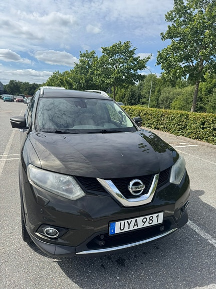 Nissan X-Trail 2 of 5