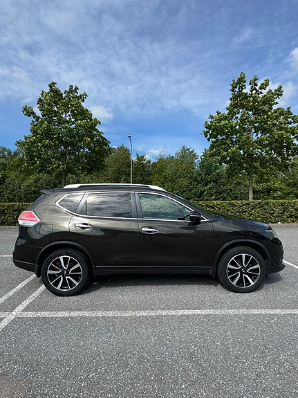 Nissan X-Trail 3 of 5