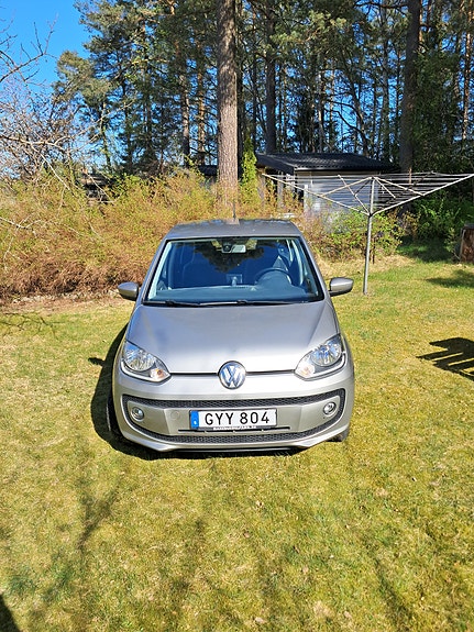 Volkswagen UP! 2 of 8