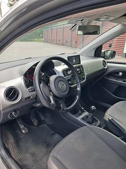 Volkswagen UP! 5 of 8
