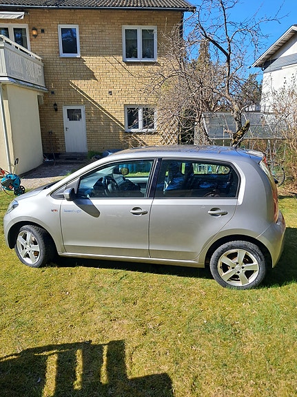 Volkswagen UP! 3 of 8