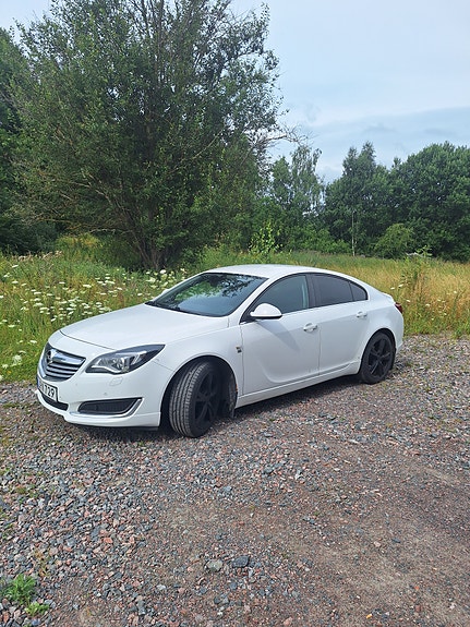 Opel Insignia 2 of 5