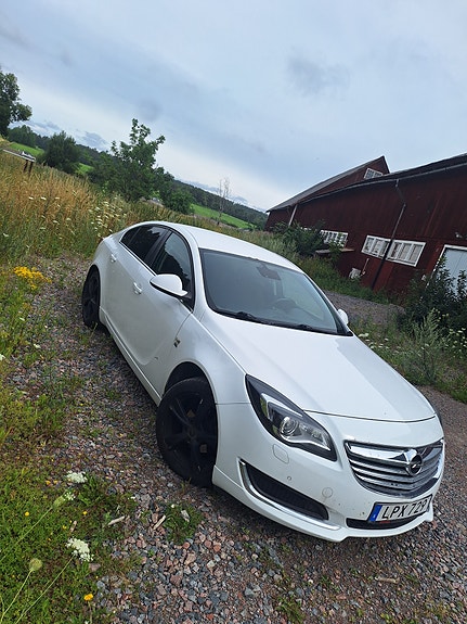 Opel Insignia 3 of 5