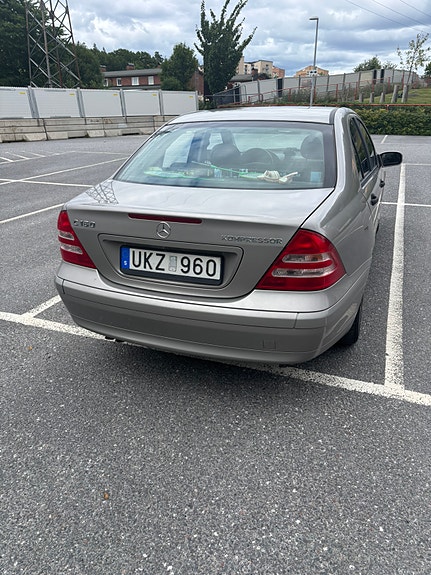 Mercedes-Benz C180 3 of 6