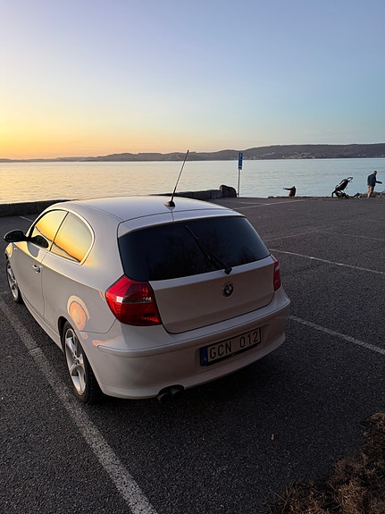 BMW 130i 4 of 5