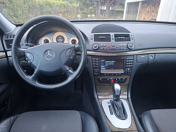 Mercedes-Benz E240 7 of 11