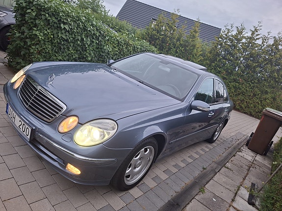 Mercedes-Benz E240 2 of 11