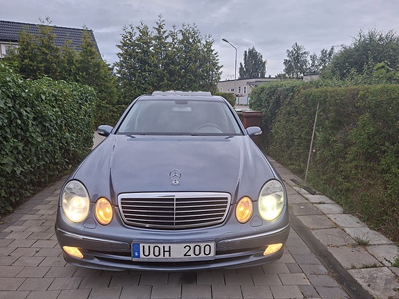 Mercedes-Benz E240 3 of 11