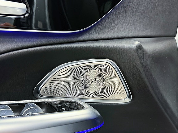 Mercedes-Benz E300 e 13 of 22