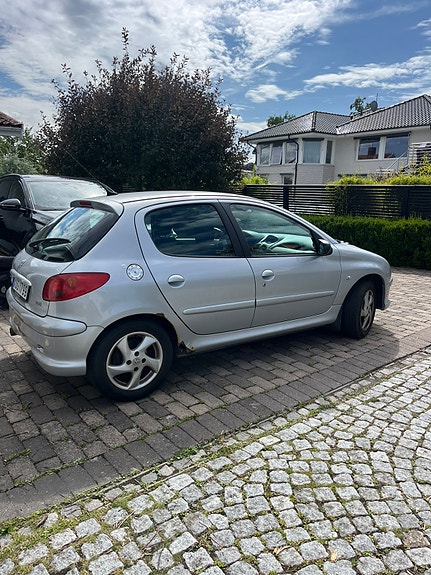 Peugeot 206 2 of 5