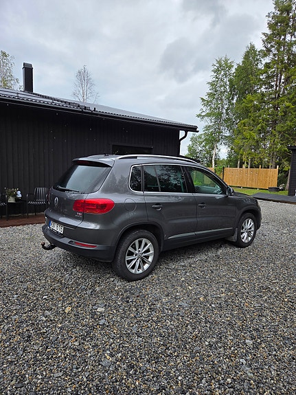 Volkswagen Tiguan 2 of 5