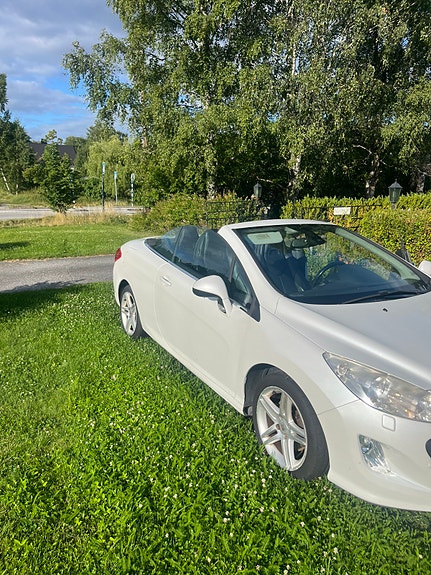 Peugeot 308 2 of 8