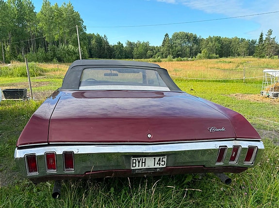 Chevrolet Impala 3 of 4