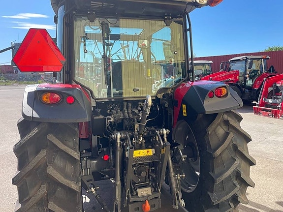 Massey Ferguson 4708M 3 of 6