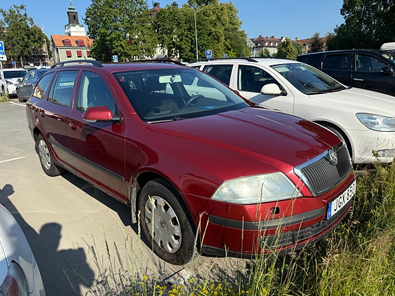 Skoda Octavia 2 of 20