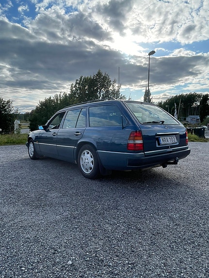 Mercedes-Benz 230 TE 4 of 12